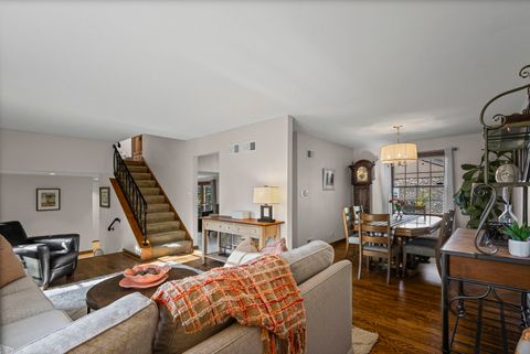 Tiny photo for 1515 S Harvard Avenue, Arlington Heights, IL 60005 (MLS # 12495739)