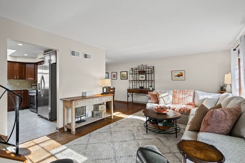 Tiny photo for 1515 S Harvard Avenue, Arlington Heights, IL 60005 (MLS # 12495739)