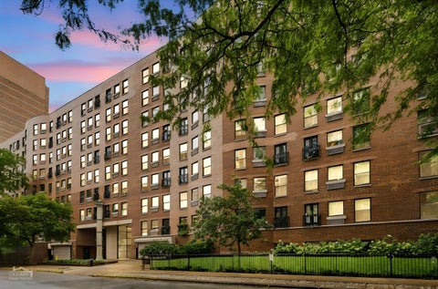 Photo of 711 W Gordon Terrace #310, Chicago, IL 60613 (MLS # 12756212)
