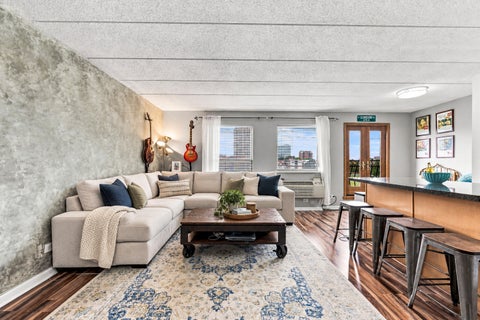 Tiny photo for 711 W Gordon Terrace #310, Chicago, IL 60613 (MLS # 12756212)