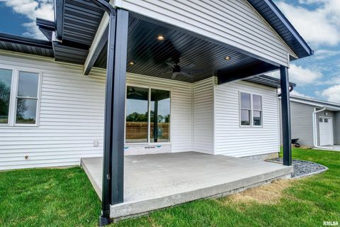 Tiny photo for 404 Crossroads Avenue, Camanche, IA 52730 (MLS # QC4268509)