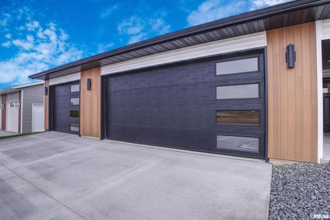 Tiny photo for 404 Crossroads Avenue, Camanche, IA 52730 (MLS # QC4268509)