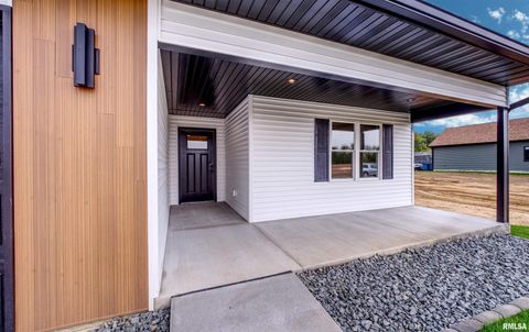 Tiny photo for 404 Crossroads Avenue, Camanche, IA 52730 (MLS # QC4268509)