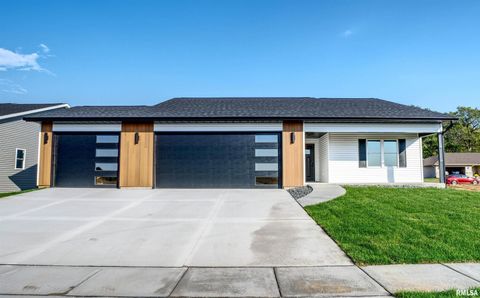 Tiny photo for 404 Crossroads Avenue, Camanche, IA 52730 (MLS # QC4268509)