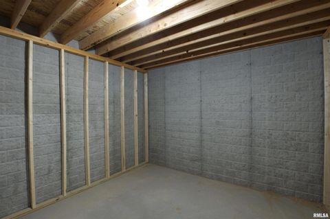 Tiny photo for 404 Crossroads Avenue, Camanche, IA 52730 (MLS # QC4268509)