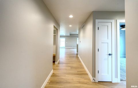 Tiny photo for 404 Crossroads Avenue, Camanche, IA 52730 (MLS # QC4268509)