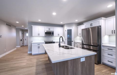 Tiny photo for 404 Crossroads Avenue, Camanche, IA 52730 (MLS # QC4268509)