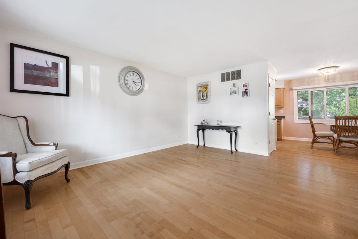 1095 Hickory Lane