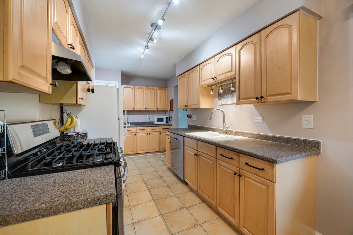 1095 Hickory Lane