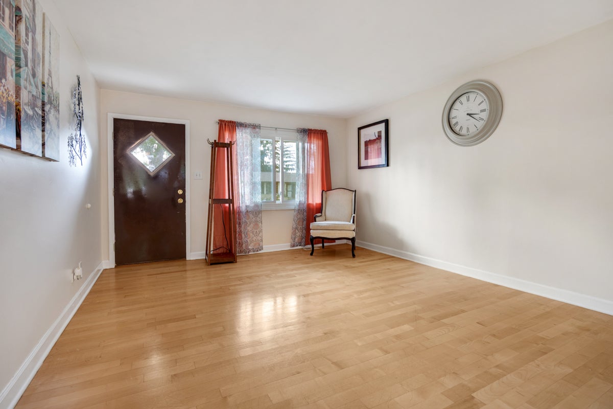 1095 Hickory Lane