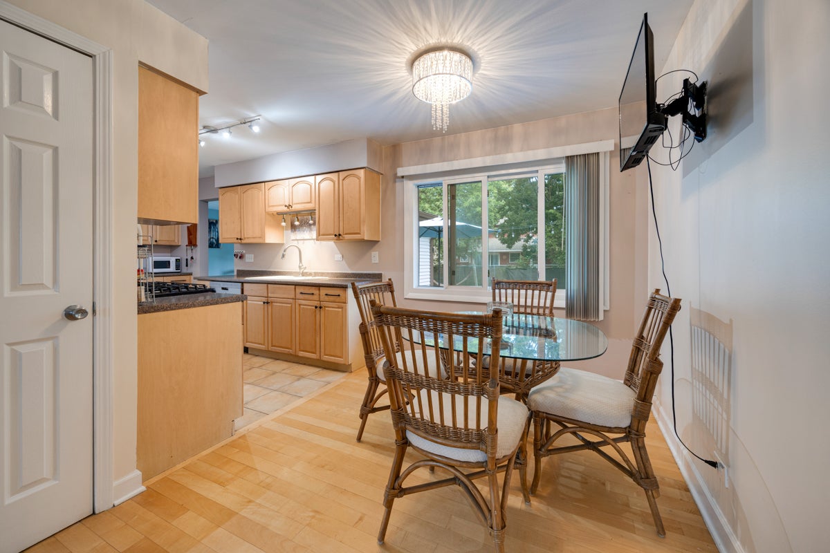 1095 Hickory Lane