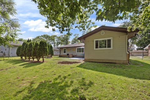 Tiny photo for 1095 Hickory Lane, Elk Grove Village, IL 60007 (MLS # 12720767)