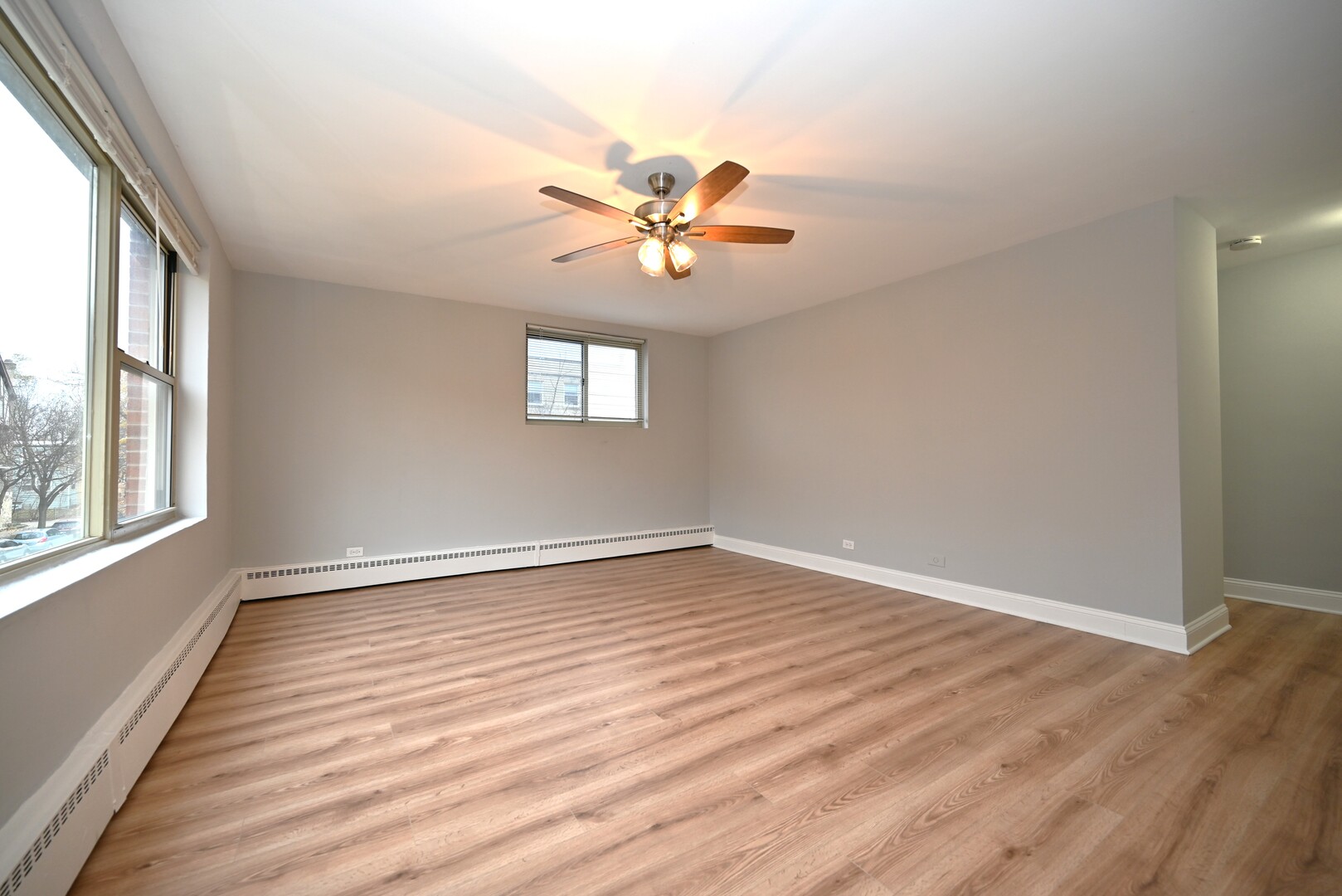 6833 N OAKLEY Avenue 2A