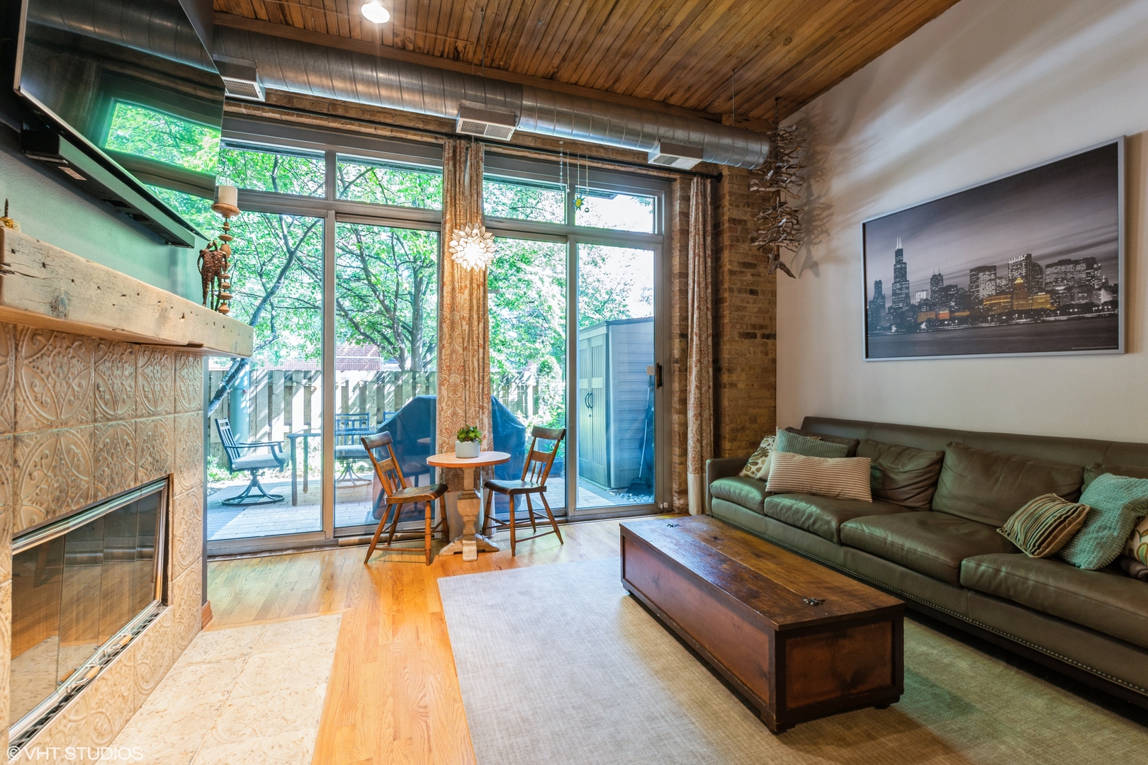 2333 W St Paul Avenue 121