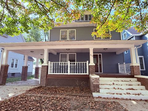 Photo of 212 E Jefferson Street, Clinton, IL 61727 (MLS # 12452280) Photo of 212 E Jefferson Street, Clinton, IL 61727 (MLS # 12452280)