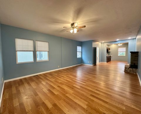 Tiny photo for 212 E Jefferson Street, Clinton, IL 61727 (MLS # 12452280)