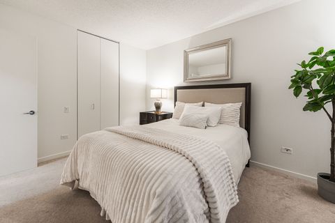 Tiny photo for 400 N LaSalle Street #1404, Chicago, IL 60654 (MLS # 12439753)