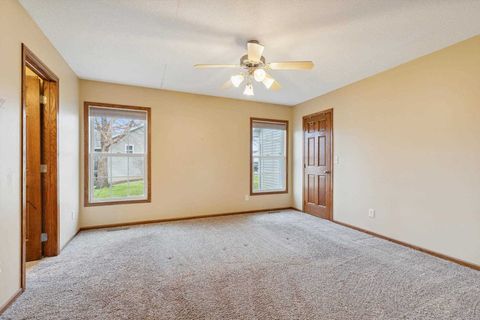 Tiny photo for 1710 Mackin Drive, Dewitt, IA 52742 (MLS # 100000616)