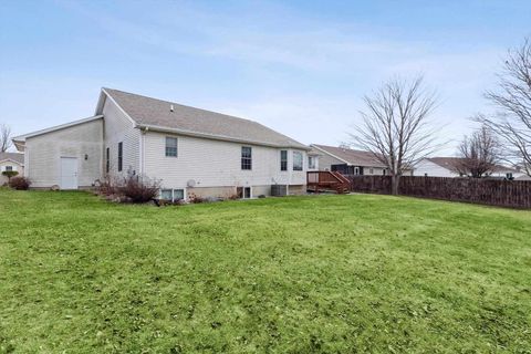 Tiny photo for 1710 Mackin Drive, Dewitt, IA 52742 (MLS # 100000616)