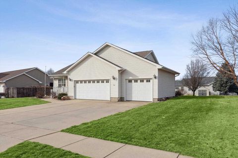 Tiny photo for 1710 Mackin Drive, Dewitt, IA 52742 (MLS # 100000616)