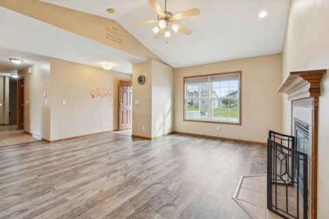 Tiny photo for 1710 Mackin Drive, Dewitt, IA 52742 (MLS # 100000616)