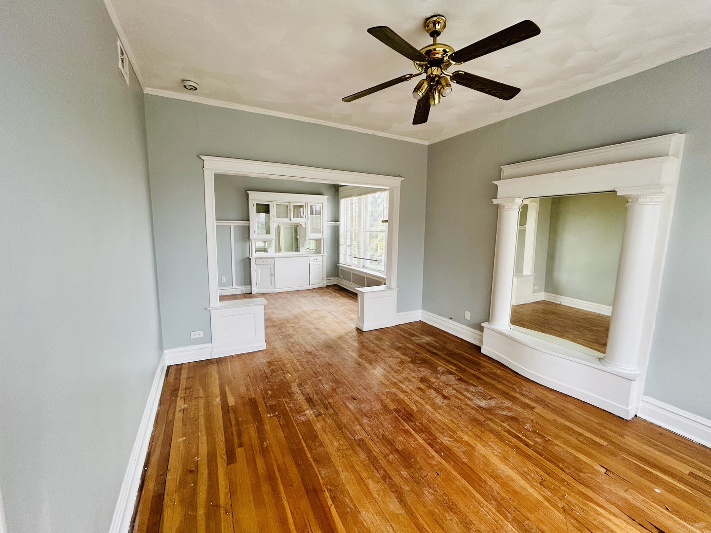 7459 S Champlain Avenue