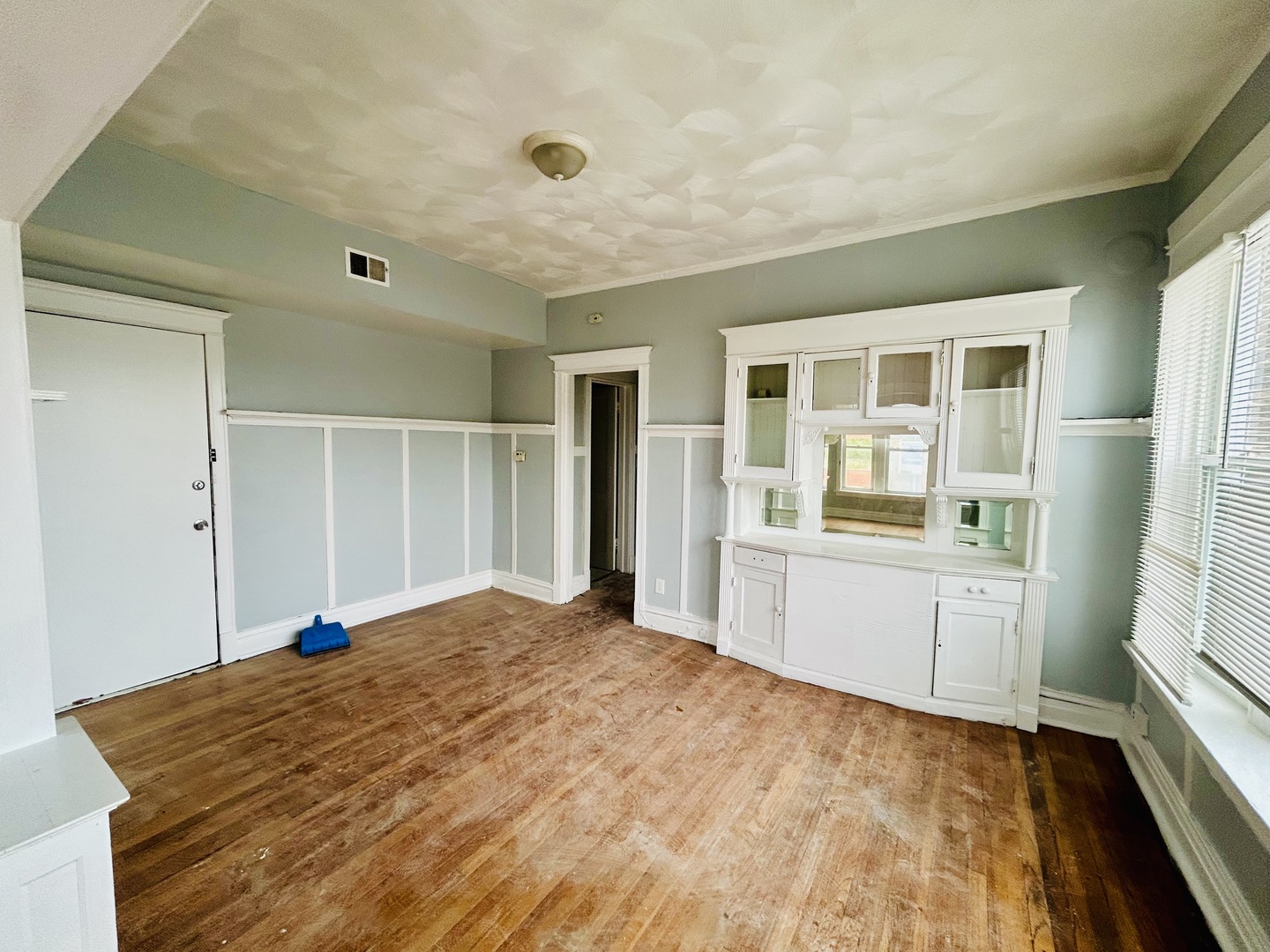 7459 S Champlain Avenue