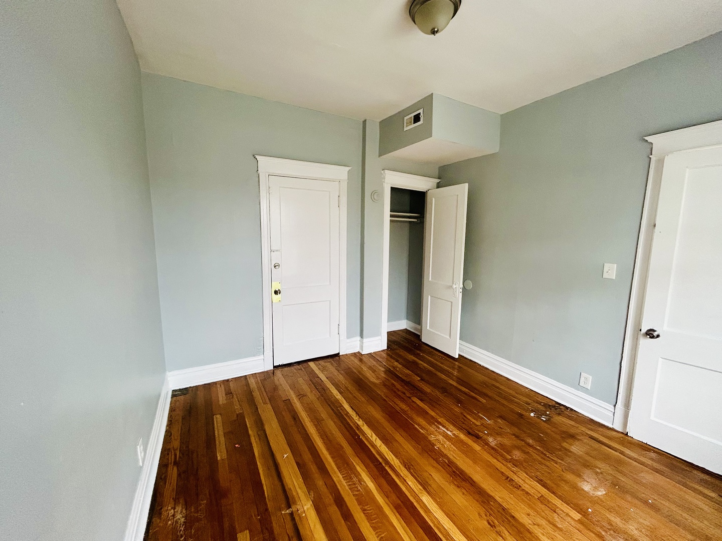 7459 S Champlain Avenue