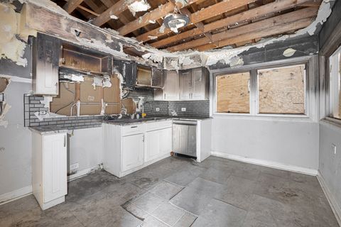 Tiny photo for 742 Bellwood Avenue, Bellwood, IL 60104 (MLS # 12618717)