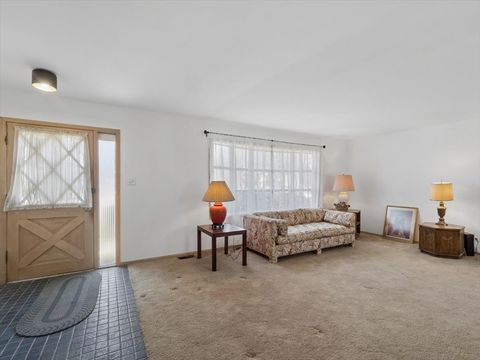 Tiny photo for 1000 Lancaster Court, Hoffman Estates, IL 60169 (MLS # 12593151)