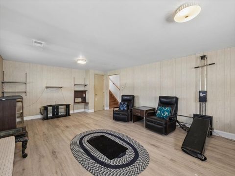 Tiny photo for 1000 Lancaster Court, Hoffman Estates, IL 60169 (MLS # 12593151)