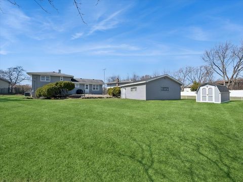 Tiny photo for 1000 Lancaster Court, Hoffman Estates, IL 60169 (MLS # 12593151)