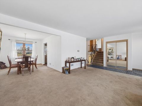 Tiny photo for 1000 Lancaster Court, Hoffman Estates, IL 60169 (MLS # 12593151)