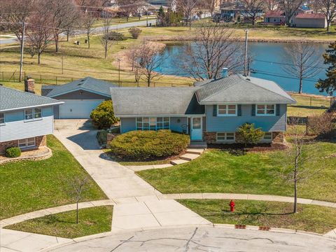 Photo of 1000 Lancaster Court, Hoffman Estates, IL 60169 (MLS # 12593151)