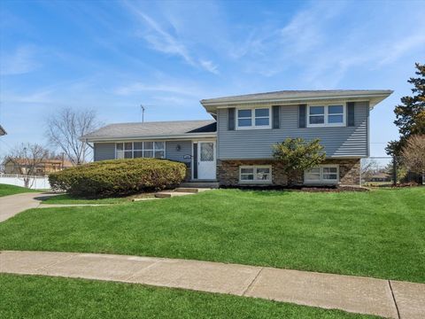 Tiny photo for 1000 Lancaster Court, Hoffman Estates, IL 60169 (MLS # 12593151)