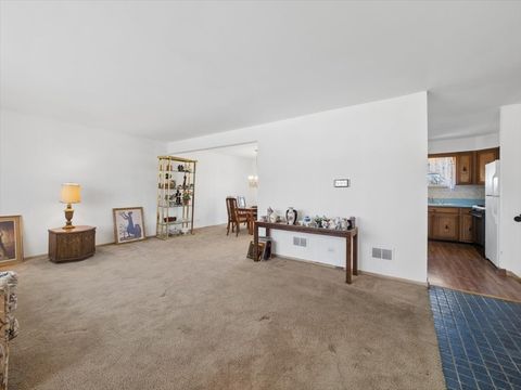 Tiny photo for 1000 Lancaster Court, Hoffman Estates, IL 60169 (MLS # 12593151)