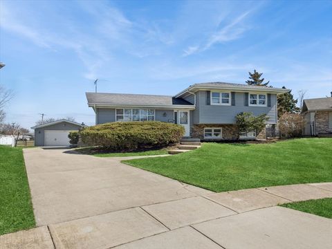 Tiny photo for 1000 Lancaster Court, Hoffman Estates, IL 60169 (MLS # 12593151)