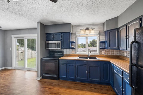 Tiny photo for 1201 27th Avenue N, Clinton, IA 52732 (MLS # 12722122)