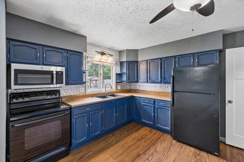 Tiny photo for 1201 27th Avenue N, Clinton, IA 52732 (MLS # 12722122)