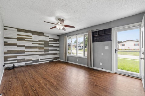 Tiny photo for 1201 27th Avenue N, Clinton, IA 52732 (MLS # 12722122)
