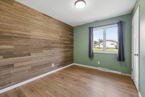 Tiny photo for 1201 27th Avenue N, Clinton, IA 52732 (MLS # 12722122)