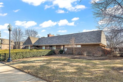 Tiny photo for 108 E Bailey Road #M, Naperville, IL 60565 (MLS # 12496824)