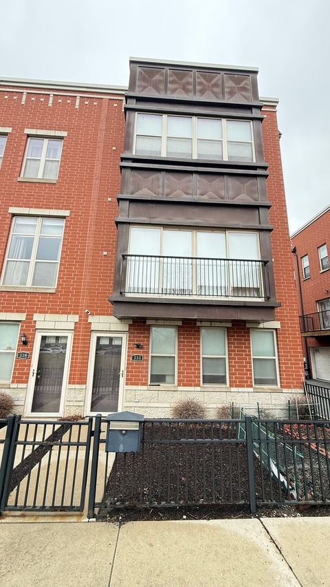 Photo of 338 E 25TH Place, Chicago, IL 60616 (MLS # 12591411)