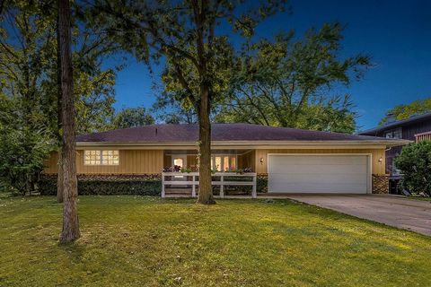 Photo of 900 Ruth Drive, Elgin, IL 60123 (MLS # 12477959)