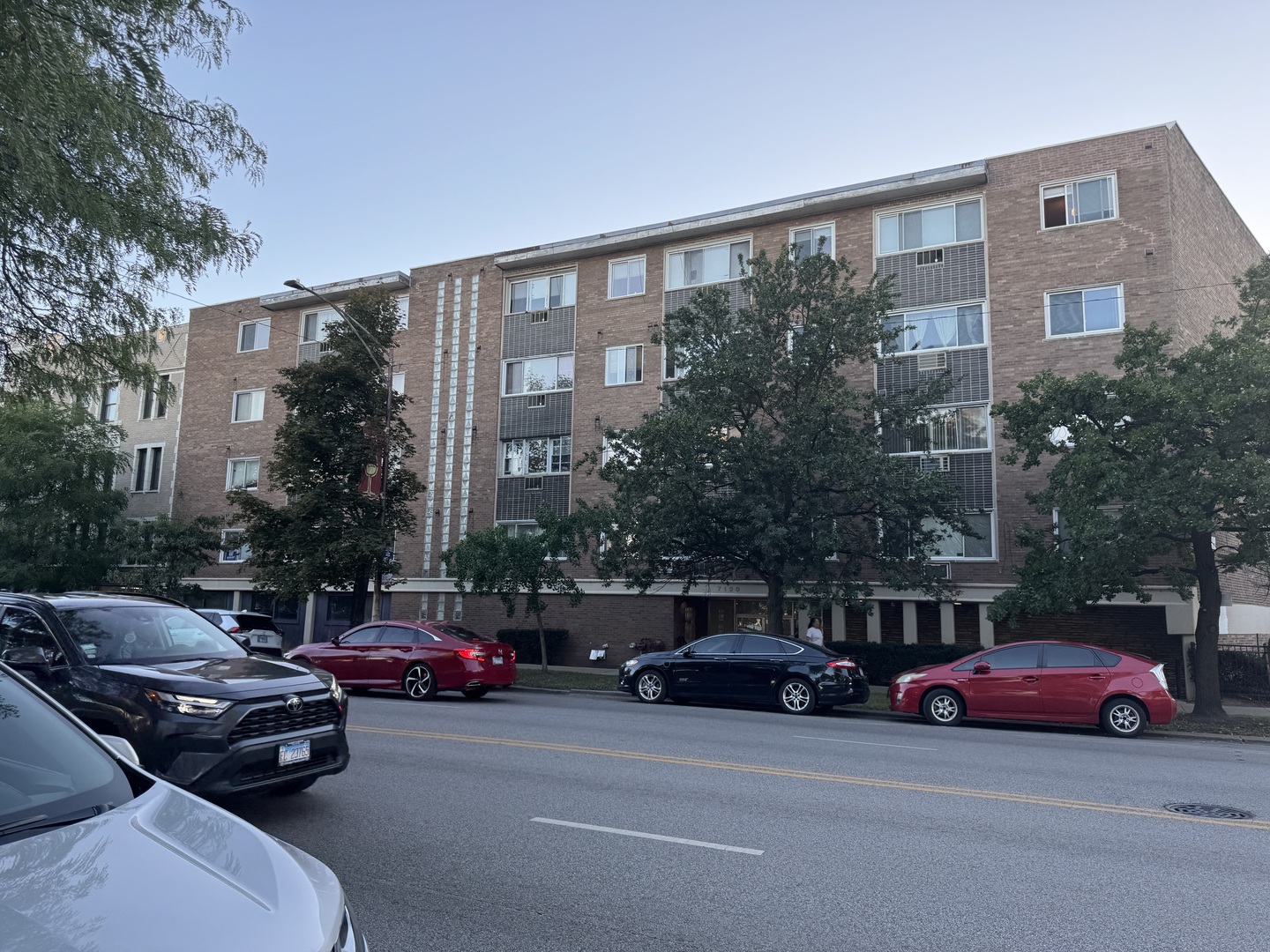 7120 N Sheridan Road 213