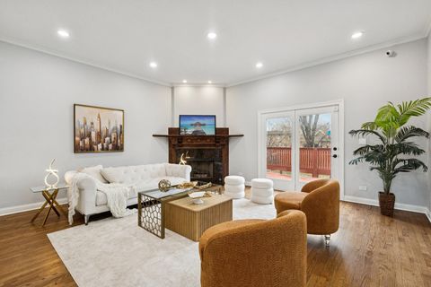 Tiny photo for 3300 W Albion Street, Lincolnwood, IL 60712 (MLS # 12595953)