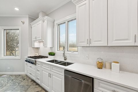 Tiny photo for 3300 W Albion Street, Lincolnwood, IL 60712 (MLS # 12595953)