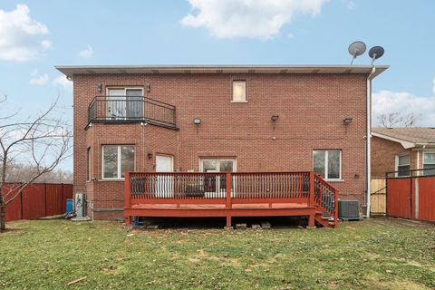 Tiny photo for 3300 W Albion Street, Lincolnwood, IL 60712 (MLS # 12595953)