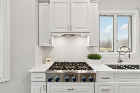 Tiny photo for 3300 W Albion Street, Lincolnwood, IL 60712 (MLS # 12595953)