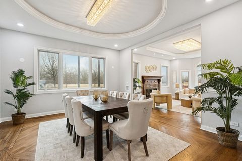 Tiny photo for 3300 W Albion Street, Lincolnwood, IL 60712 (MLS # 12595953)